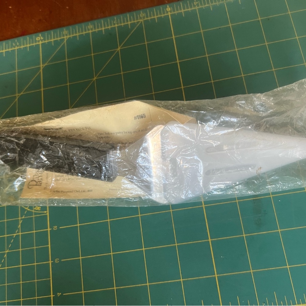 Vintage pampered chef slice and serve